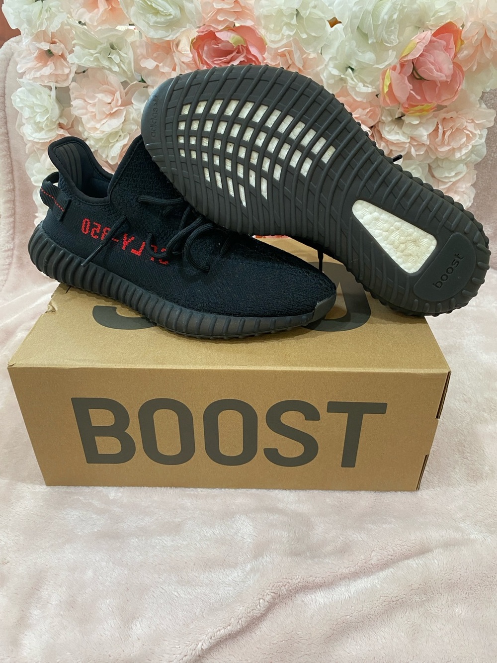 Adidas Yeezy Boost 350 V2 
Black Red